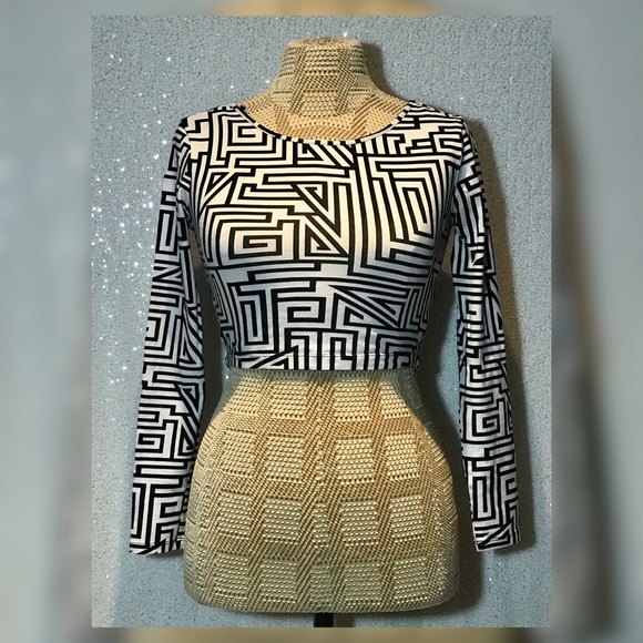 Forever 21 Tops - 3/$30 F21 Long Sleeve Crop Sz Small Black/White